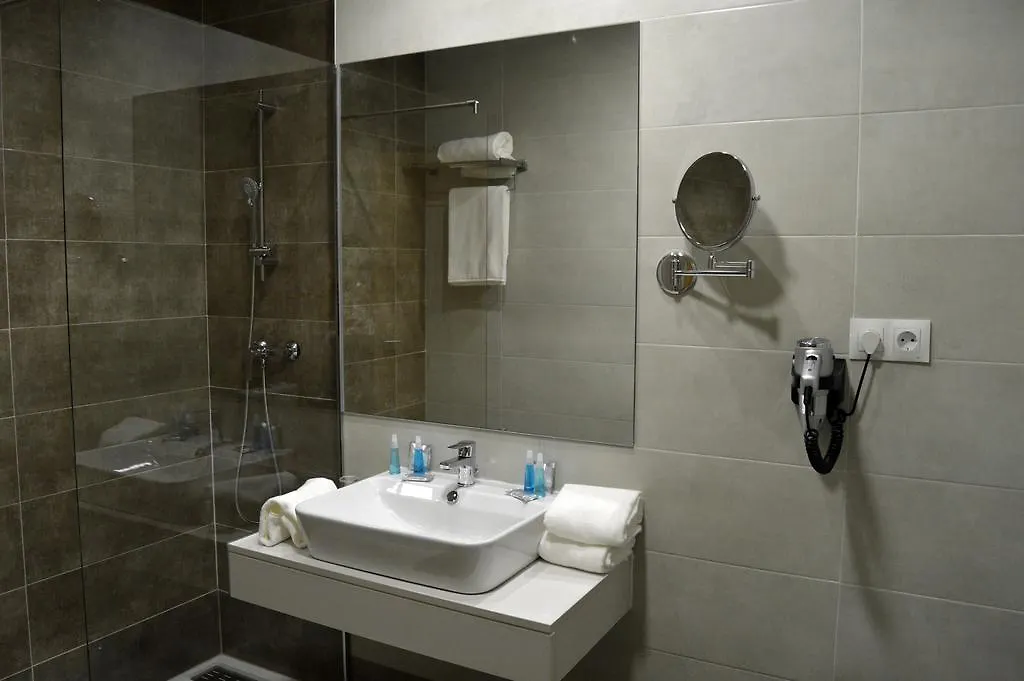 Hotel Balneario De Graena 4*,